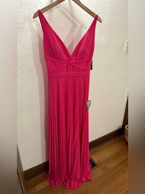 NWT Laundry by Shelli Segal Hot Pink Pleated Maxi Gown 8P.